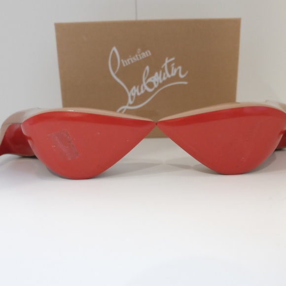 Christian Louboutin - Picture 6 of 7